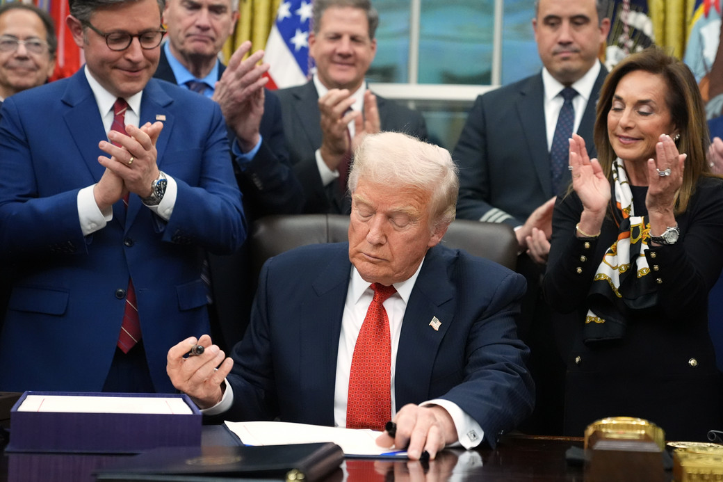 Chính Phủ Mỹ Đã Mở Cửa Trở Lại Sau Khi Tổng Thống Trump Ký Dự Luật Tài Trợ
